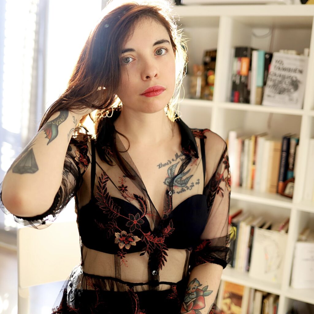 Luna Miguel: Caution, hot content