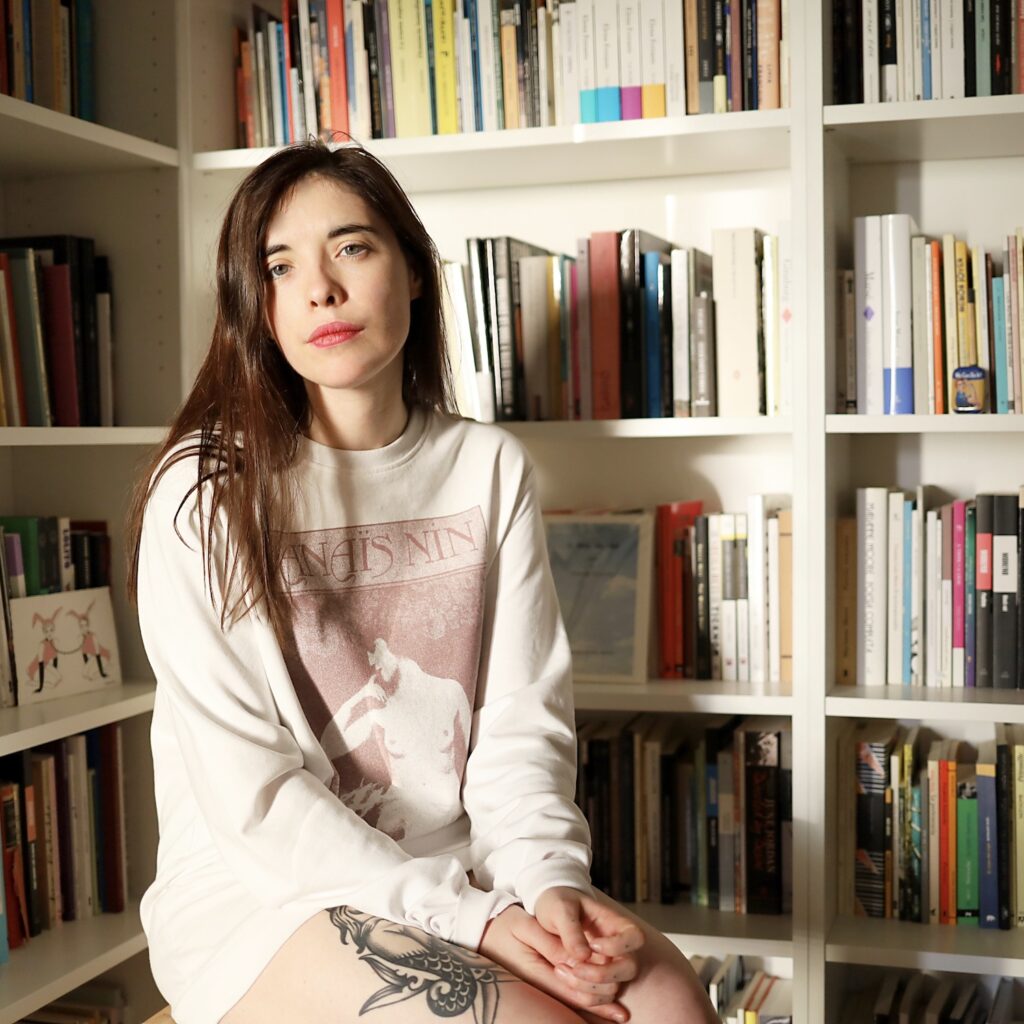 Luna Miguel: Caution, hot content