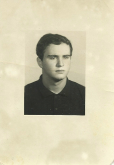 hombre detrás del padre