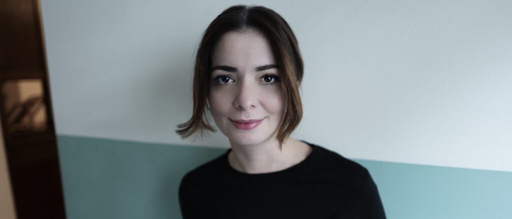 hombre detrás del padre